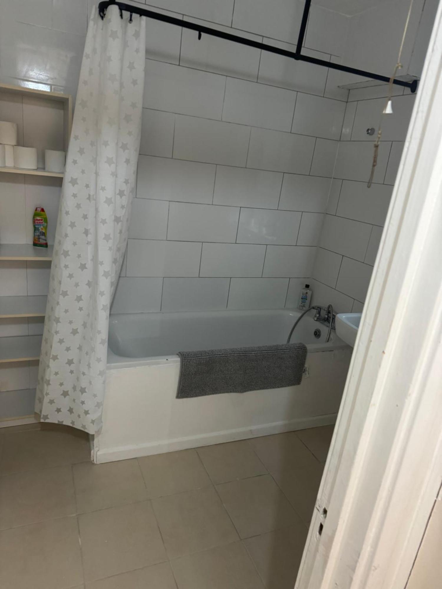 One Bedroom In Tower Bridge Road * Лондон