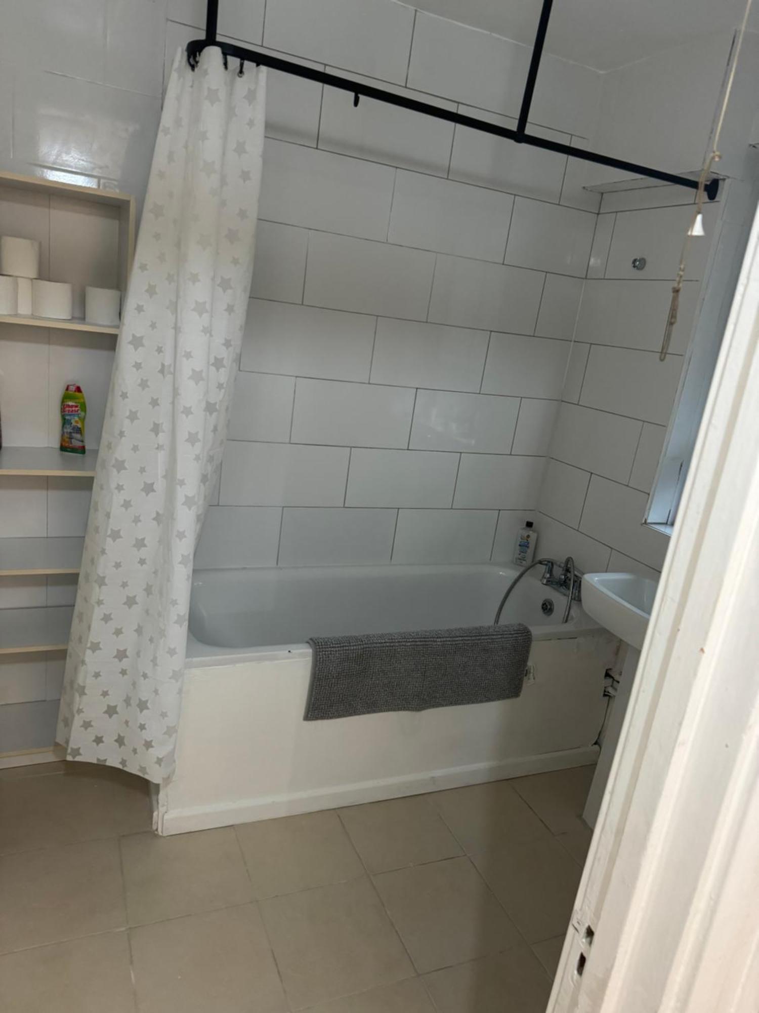 One Bedroom In Tower Bridge Road * Лондон