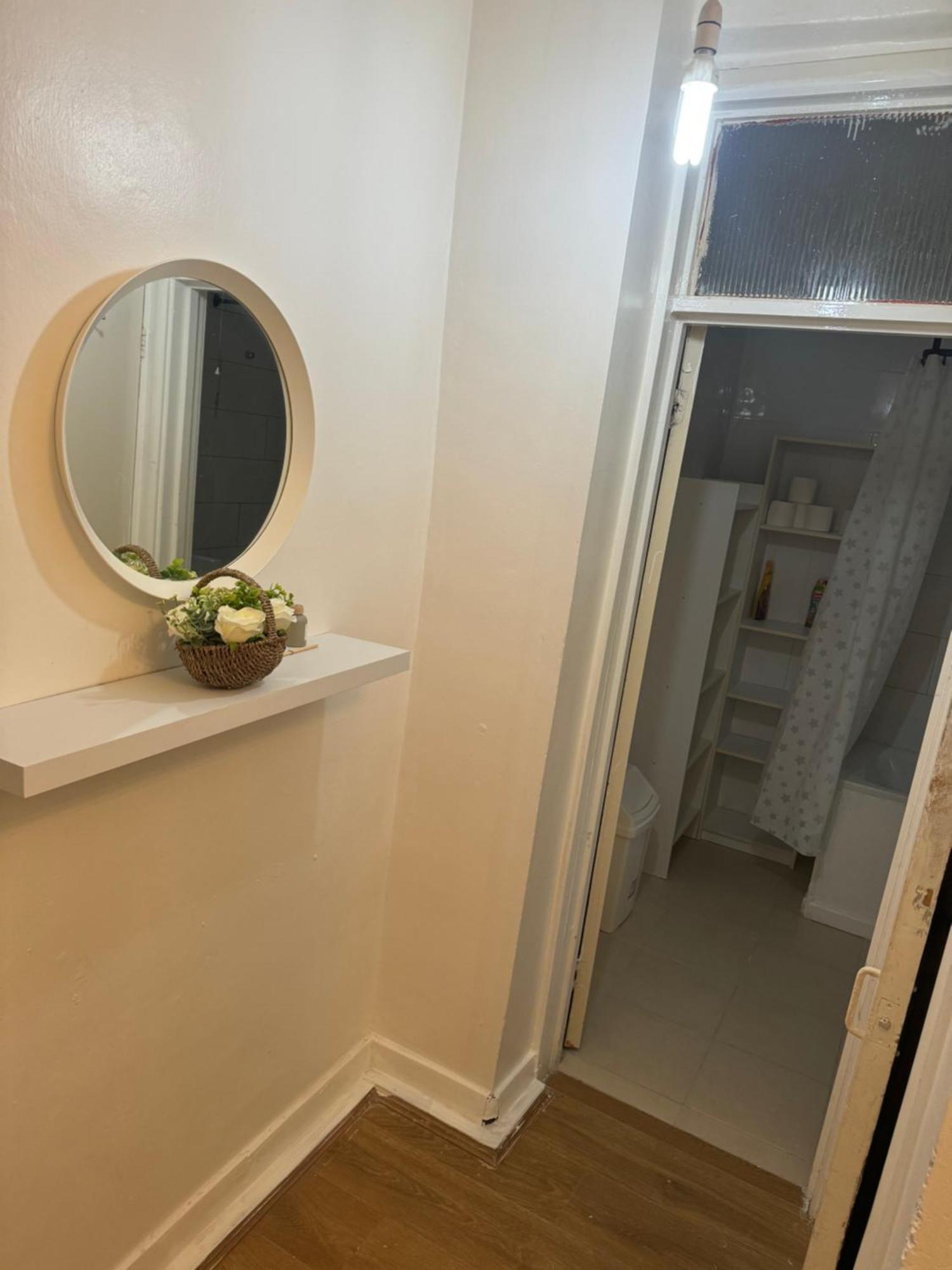 One Bedroom In Tower Bridge Road Лондон