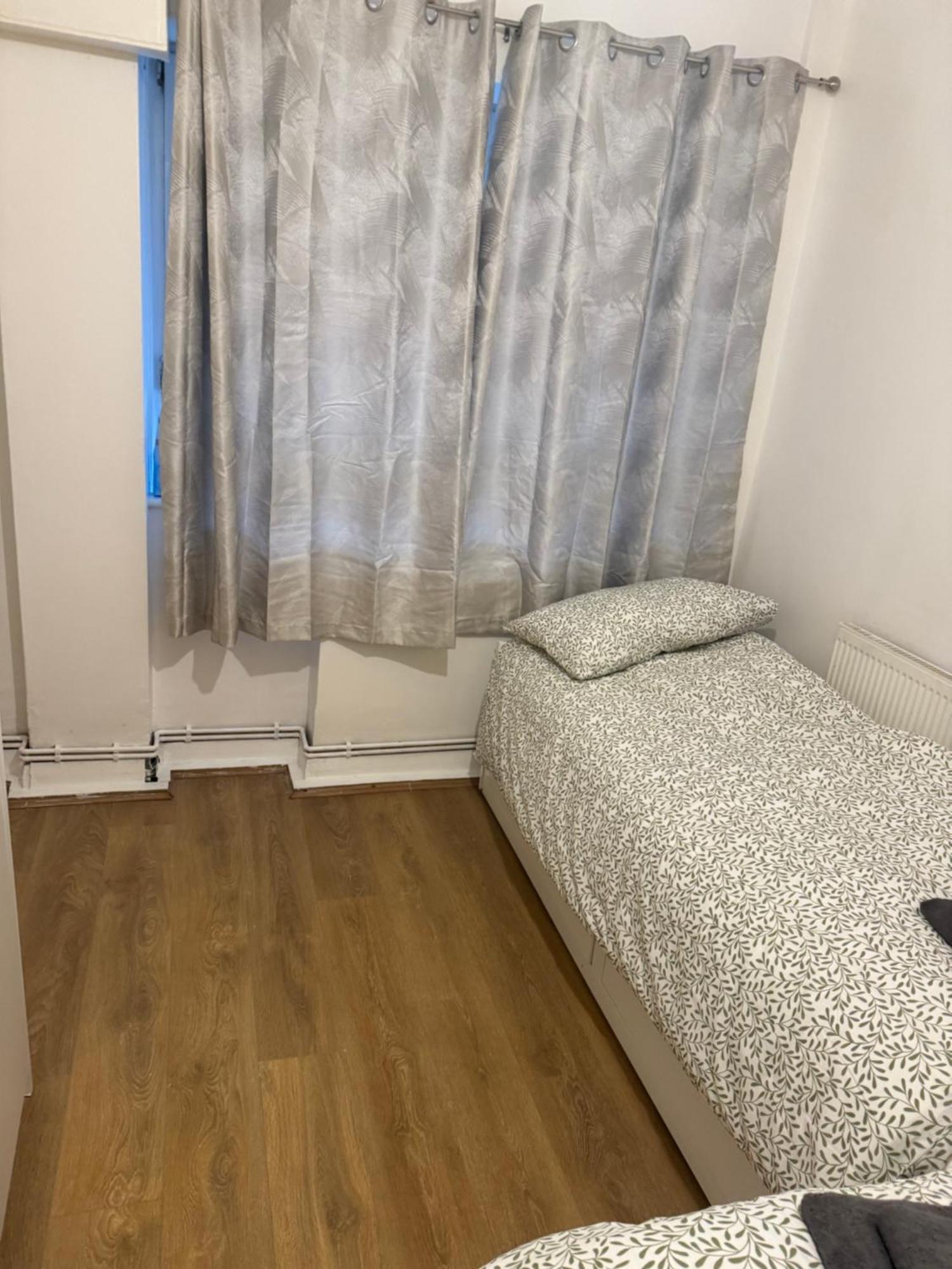 One Bedroom In Tower Bridge Road Апартаменты *