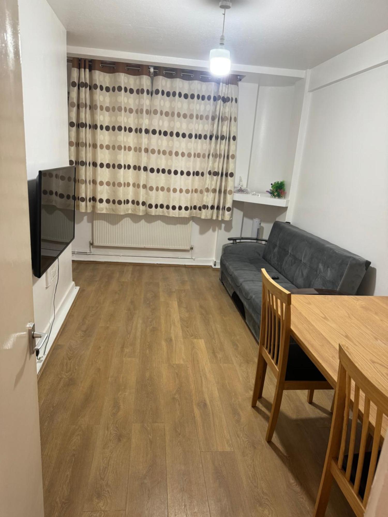 One Bedroom In Tower Bridge Road * Londen